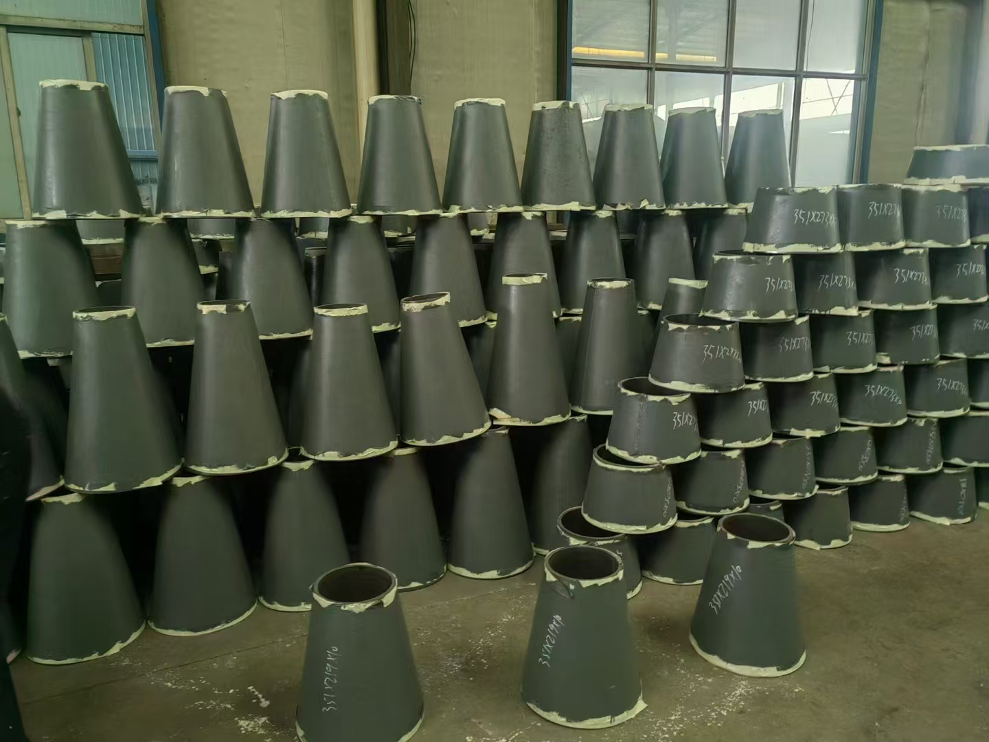 锥形钢管指截面呈锥形